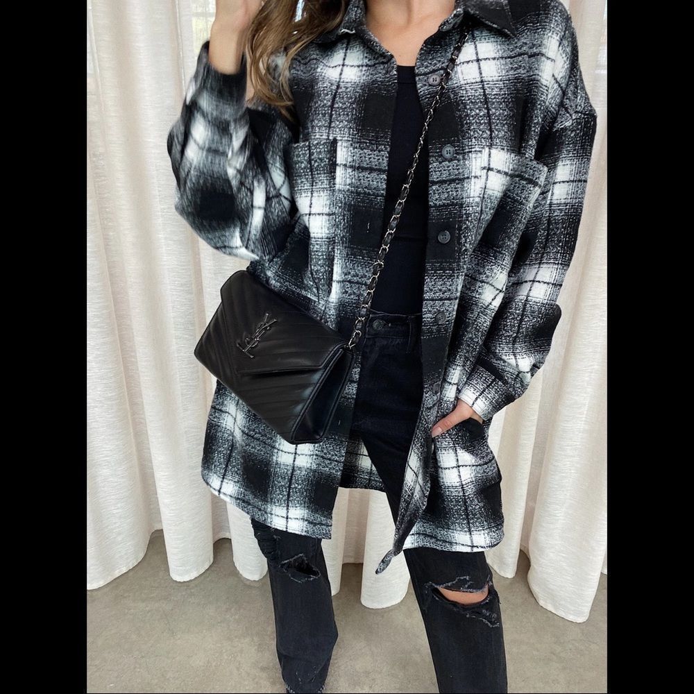 𝅺black and white Plaid Shacket NWT